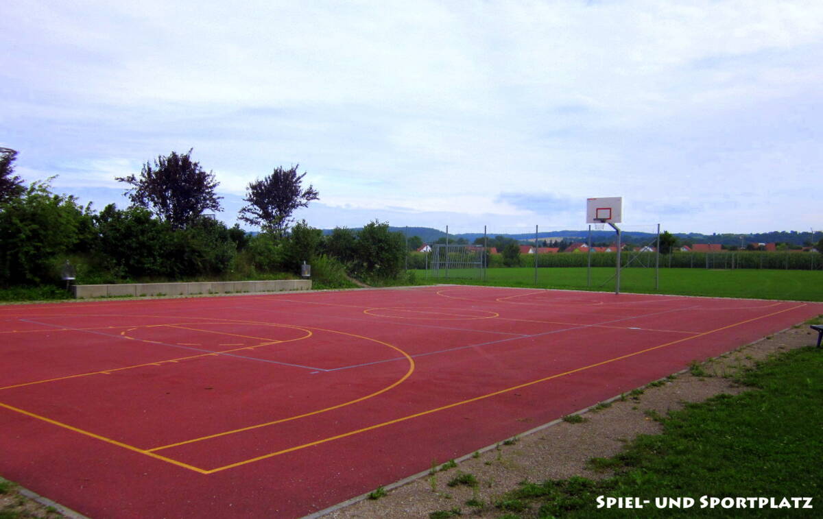 Spiel- und Sportplatz1