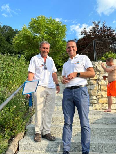 Bürgermeister Armin Grassinger (r.)  und Betriebsleiter Georg Baier zeigten sich mit dem Caprima-Fest zufrieden.